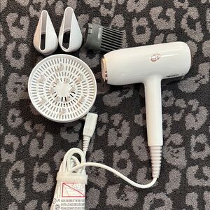 T3 Featherweight StyleMax Dryer